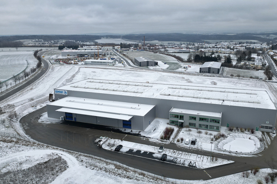 Versandhalle aus grünem Stahl