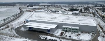Versandhalle aus grünem Stahl