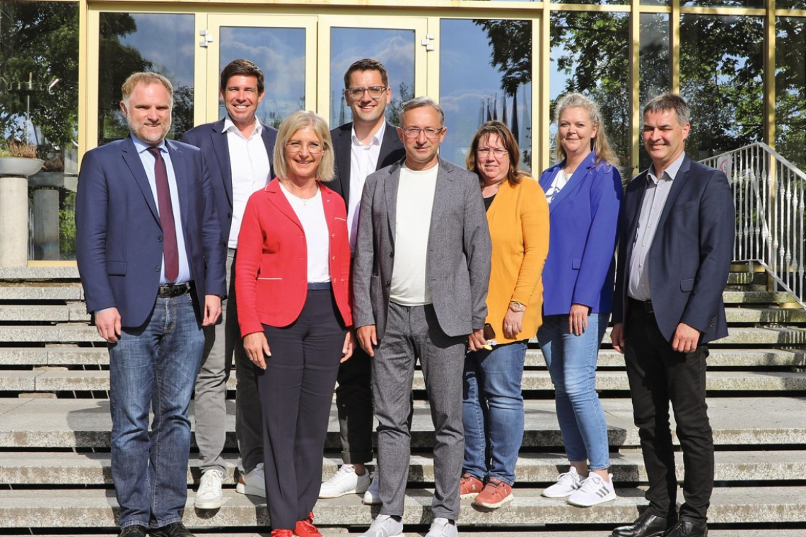 Bayerns Arbeitsministerin Scharf besucht den Campus in Regenstauf  