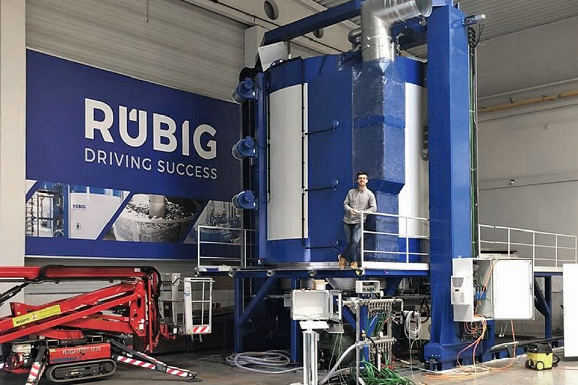 Rübig-Anlage zur Plasmanitierung von Getrieben; Foto: Rübig
