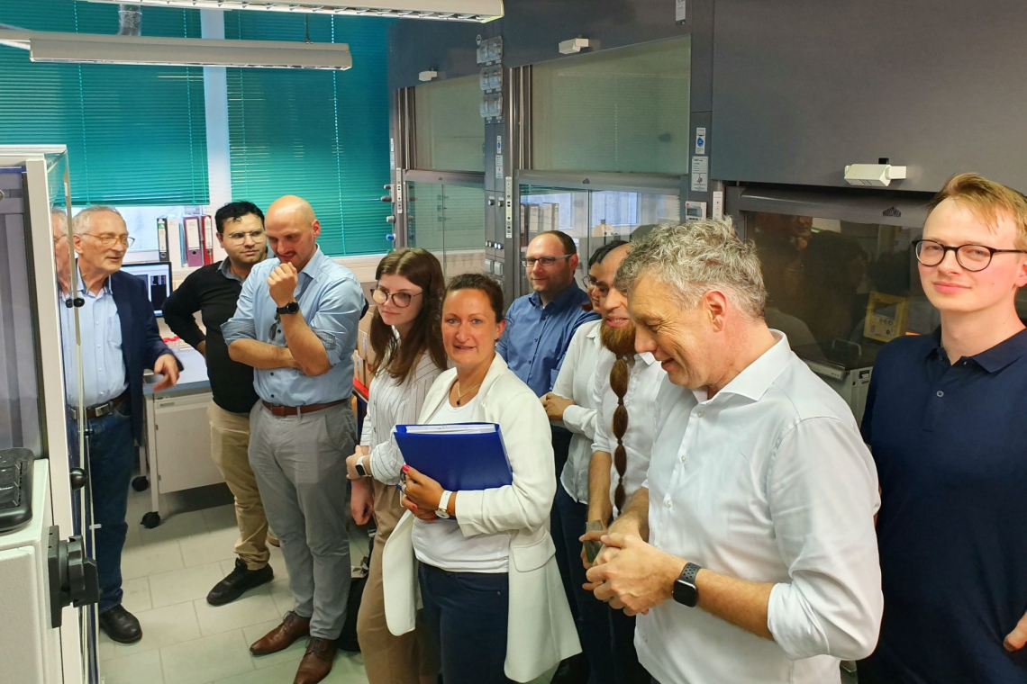 An der TU Chemnitz trafen sich Vertreter der Projektpartner Scholz Mechanik, KleRo Roboterautomation, OTE Scheigenpflug, IFPT und der Professur Werkstoff- und Oberflächentechnik zum Kick-Off-Meeting (Foto: IFPT)
