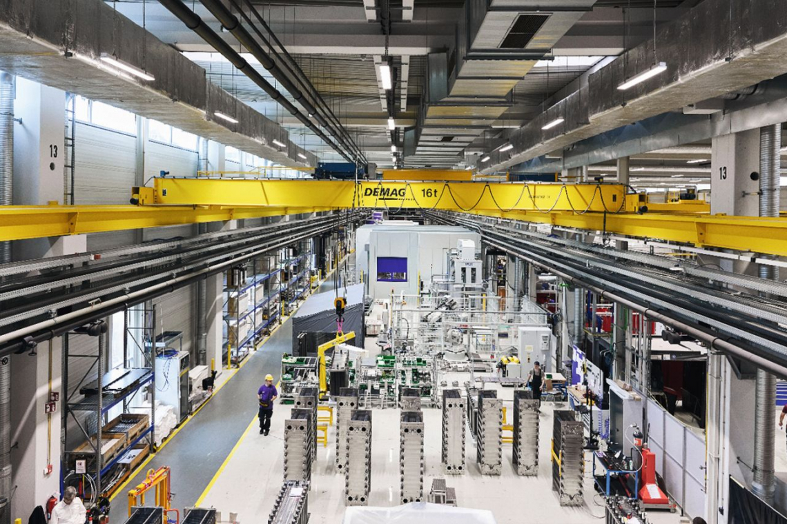 Die Stacks – das sind die Herzstücke der Elektrolyseure – werden in der neuen Gigawatt-Fabrik am Berliner Standort von Siemens Energy gefertigt (Foto: Siemens Energy)