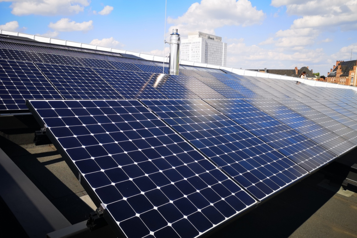 Die Ausbeute von Solarmodulen, hier ein Beispielbild vom Futurium in Berlin, sinkt mit der Zeit - reparable Module würden ganz neue Perspektiven für die Langzeitnutzung eröffnen