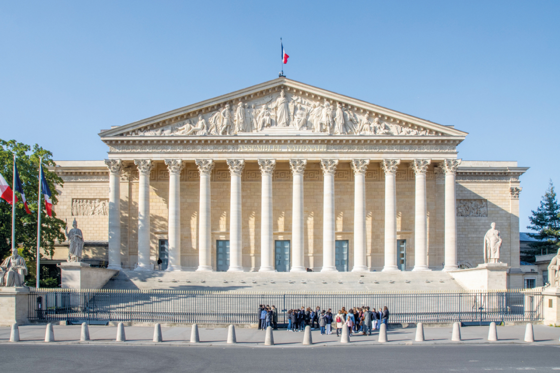 Im Palais Bourbon, dem Sitz der französischen Nationalversammlung, wurde die umfassende PFAS-Regulierung beschlossen