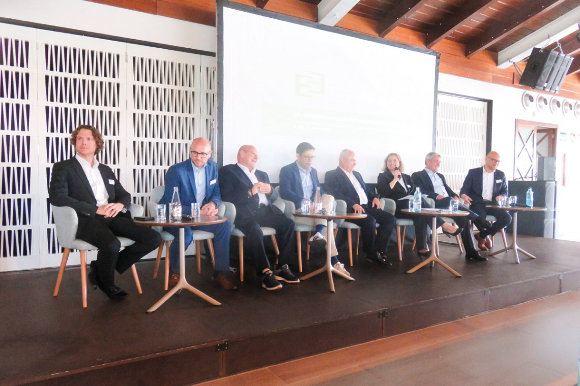 Podiumsdiskussion mit Florian Chervaz, Christian Ortmann, Josef Jost, Stefan Heczko, Johannes Rehm, Prof. Isabella Welpe, Werner Kreibl und Josef Ernst (v.l.n.r.)
