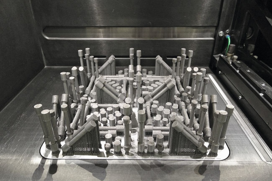 Additiv gefertigte Metallbauteile. Bei der Industrialisierung des Metall-3D-Drucks spielt das Hirtisieren der Oberfläche eine wichtige Rolle - (Foto: IFT)