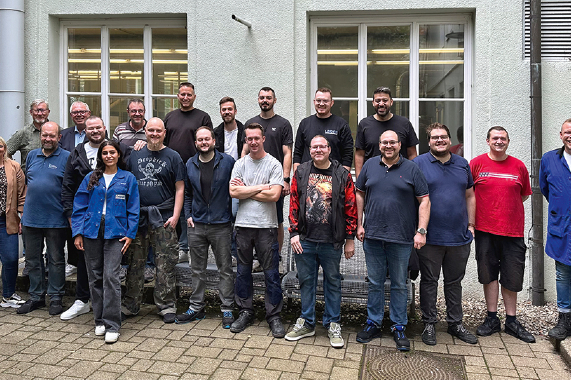 Starten jetzt in eine vielversprechende Zukunft: 20 neue Meister im Galvaniseurhandwerk verstärken die Branche (Foto: Gewerbliche Schule Schwäbisch Gmünd)