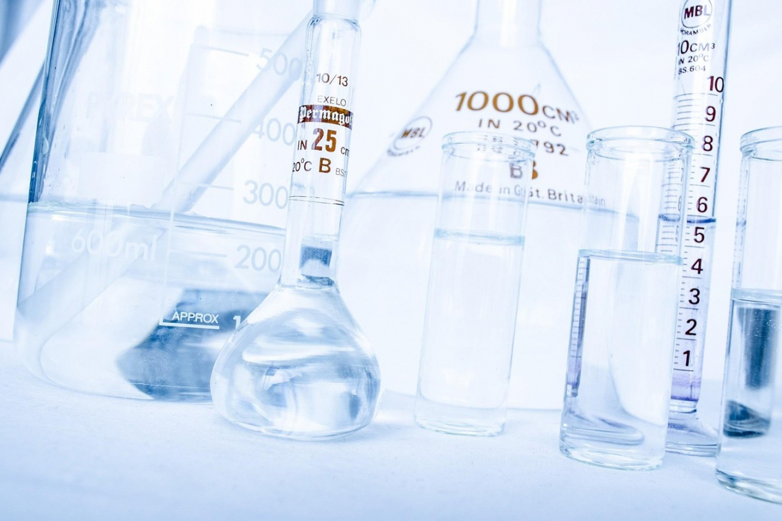 Lab - (Bild: Pixabay.com/PublicDomainPictures)