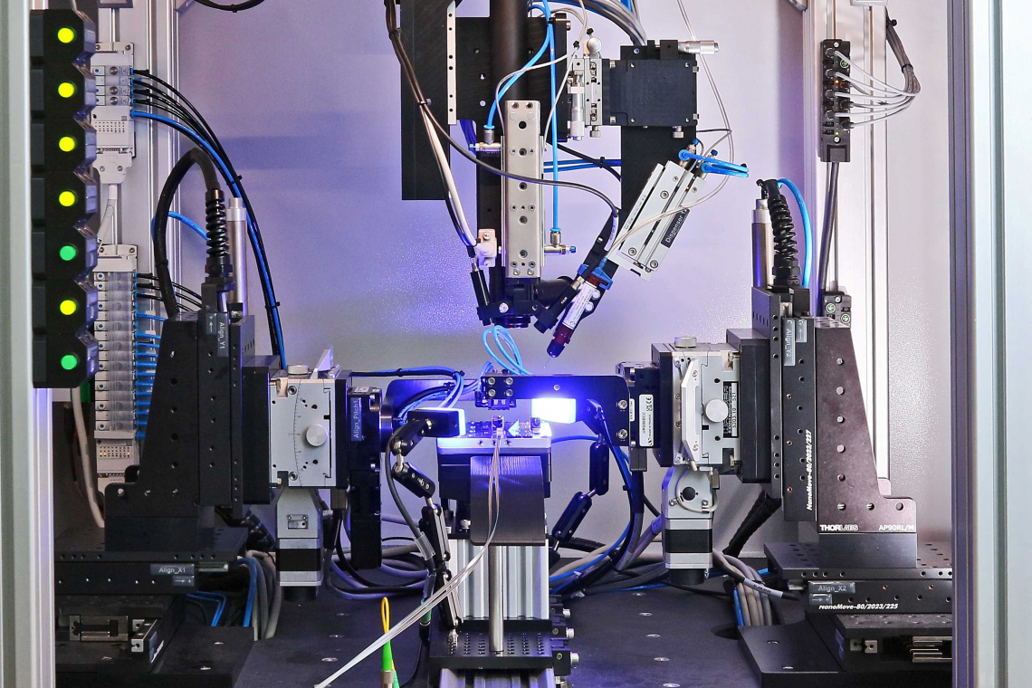 Montageanlagen für die optoelektronische Fertigung (Bild: Nanosystec)