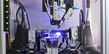Leistungsstarkes Montagesystem für die optoelektronische Fertigung