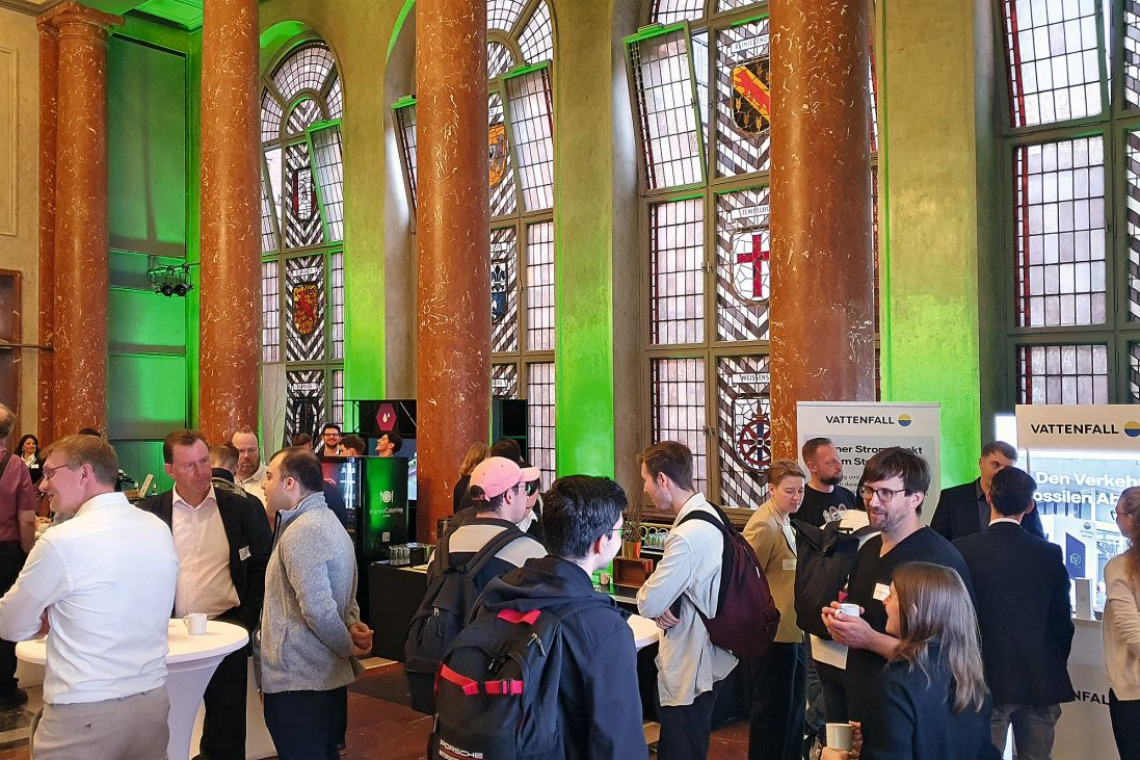 Am 28. Mai 2025 fand im Berliner Rathaus ein spannender Austausch über die neuesten Entwicklungen, Herausforderungen und Chancen der Elektromobilität und nachhaltigen Mobilität statt (Foto C. Bäßler)