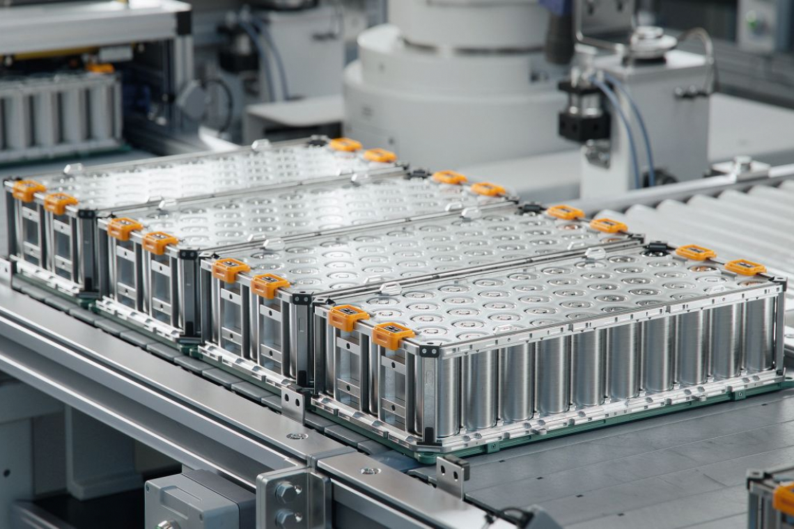 Angesichts der Knappheit von Lithium sind für Batterien wie diese Lithium-Ionen-Batterie verfügbare, günstige und effiziente Nachfolgeentwicklungen gefragt - (Foto: stock.adobe.com/IM Imagery)