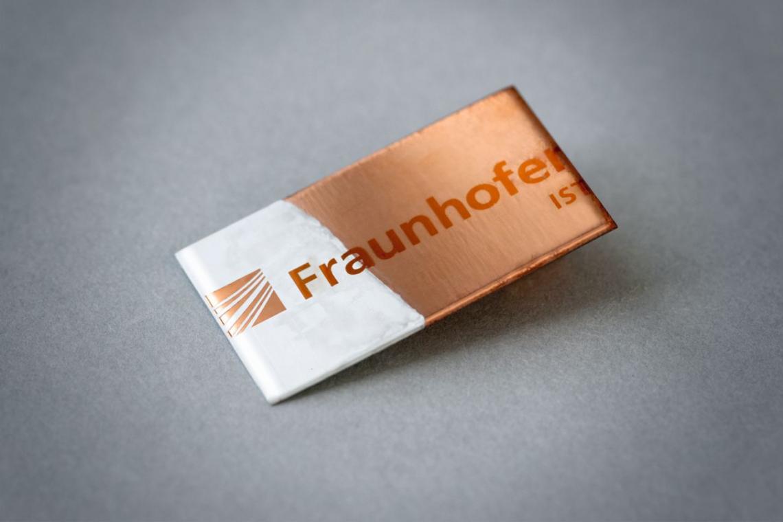 Strukturierte, galvanisch abgeschiedene Aluminiumschicht - (Fotos: Fraunhofer IST)