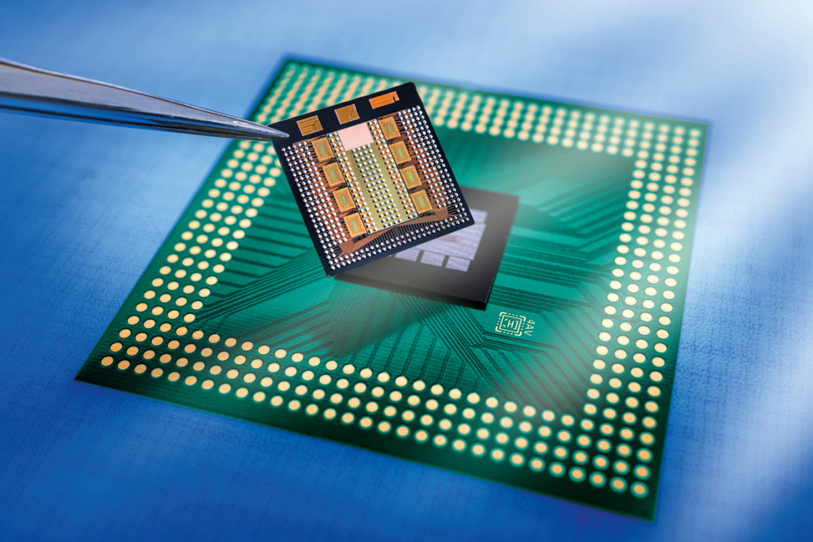 Photonisch integrierte Schaltungen (PICs) werden in ein elektrisches System so integriert, dass Netzwerkübertragungen künftig weniger Verluste und Verzögerungen aufweisen werden