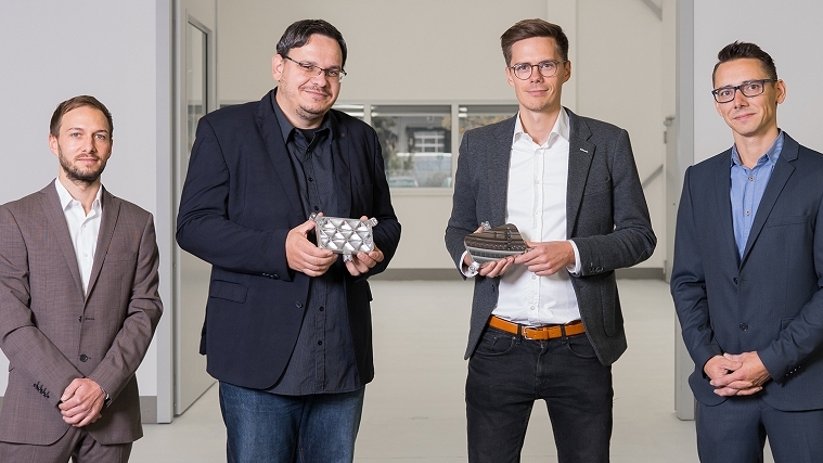 Jenaer Optik kreist im Orbit
