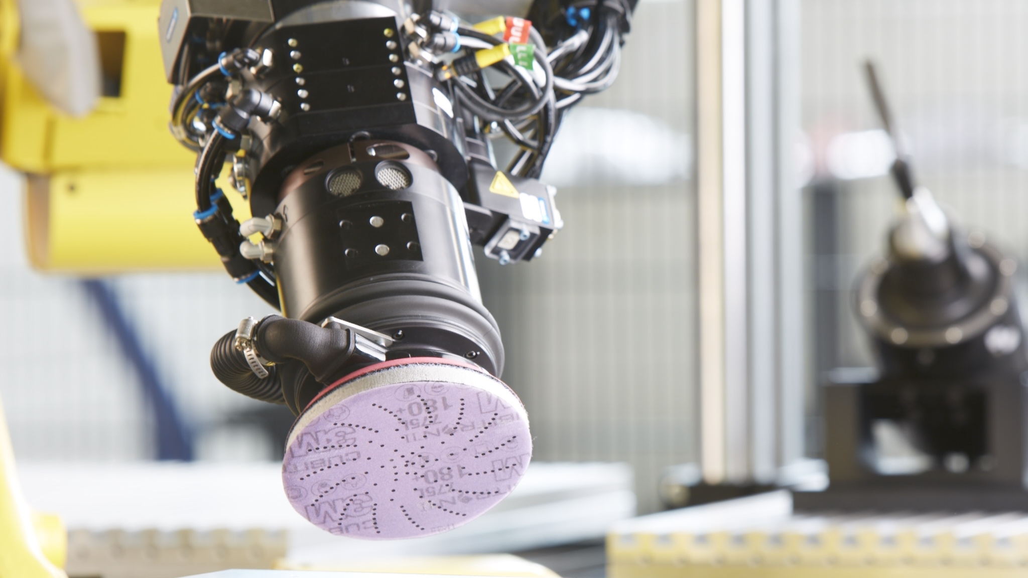 Kooperation von SCHUNK und 3M eröffnet neue Möglichkeiten für das automatisierte Schleifen