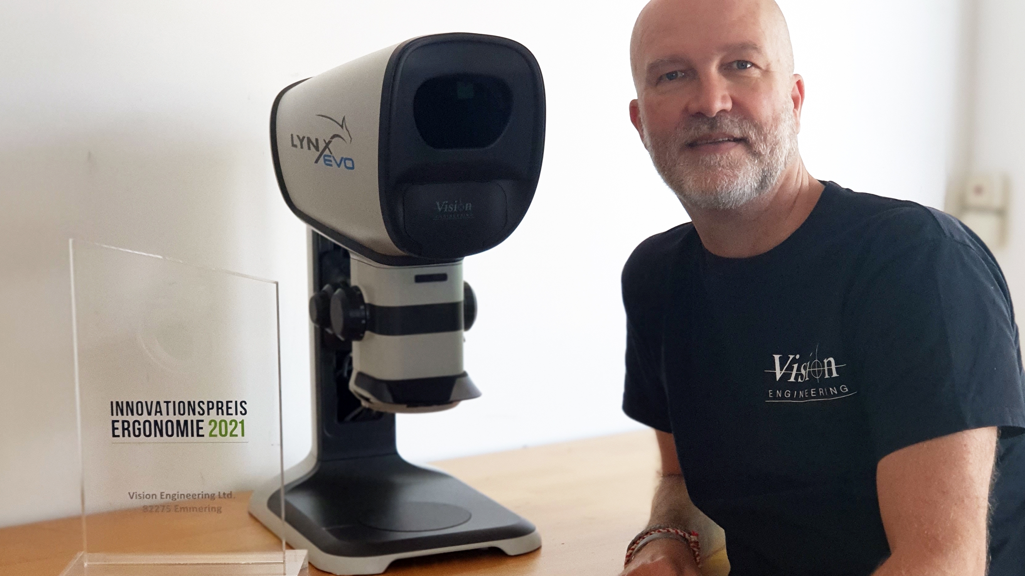 Vision Engineering erhält Innovationspreis Ergonomie für okularlose Mikroskope