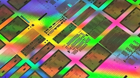 Wertschöpfungskette für industriell fertigbare Quantencomputer