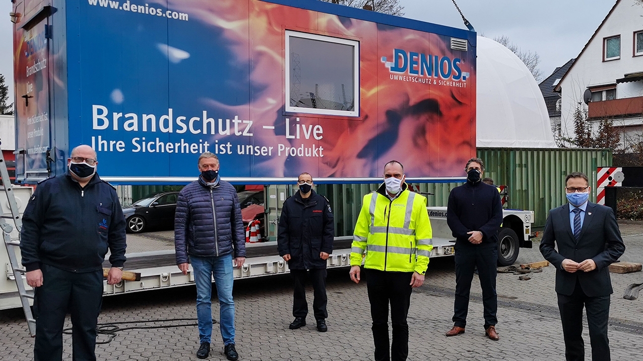 DENIOS spendet Brandsimulationssystem an die Feuerwehr Bad Oeynhausen