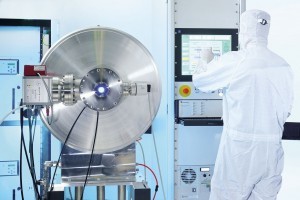 Die EUV Quelle am Fraunhofer ILT liefert 40 W bei 13,5 nm (+/- 1 Prozent Bandbreite).