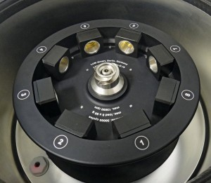 Abb. 2: Rotor der Zentrifuge LUMiFrac mit den Aufnahmen für bis zu acht Prüfkörper