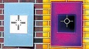 Abb. 2: Ein Infrarotbild (rechts) zeigt, dass der innere Fleck, der mit der neuen Farbe beschichtet ist, kühler ist als die Umgebung 