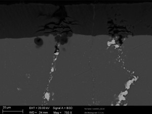 Abb. 7: Ca. 40µm Schichtdicke, Defekte in Schicht