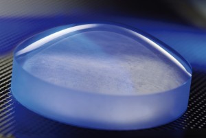 Abb. 3: Laserpolierte Asphäre aus Glas 