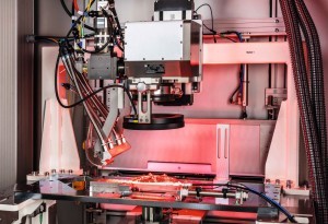 Für das Positionieren des Lasers zur Schweißung eines Rotors ist eine Bewegungseinheit mit Scanner-Optik ideal 