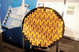 Testwafer für die 3D-Integration vom Fraunhofer-IZM Dresden