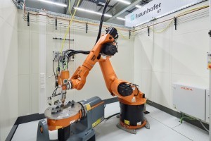 Chance für Mittelständler: Eine preisgünstigere Variante der ProLMD-Roboterzelle für die hybrid-additive Fertigung mittels  Laserauftragschweißen, angepasst an die Bedürfnisse kleiner und mittlerer Unternehmen