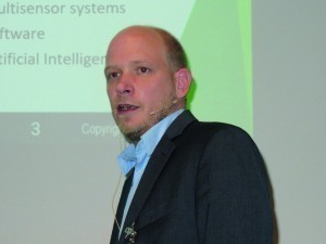 Gerd-Hendrik Greiwe, XRAY-LAB GmbH & Co. KG, informierte über die automatische Bildauswertung per Software bei der Röntgeninspektion von BGA