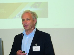 Olaf Römer, ATEcare Service GmbH & Co.KG, erörterte die Realisierungsmöglichkeiten für die Smart Electronic Factory