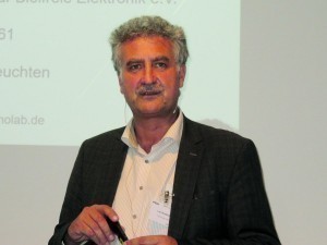 Lutz Bruderreck, Technolab GmbH, informierte über Bauelemente mit eingeschränkter Tauglichkeit für vakuumunterstützte Lötverfahren