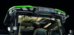 Abb. 3: Sensorik am Führerhaus des autonom arbeitenden Traktor 8R, u. a. 6 Stereo-Kamerapaare zur 360 Grad Umfeld Überwachung