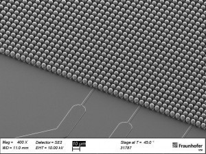 Umgeschmolzener Indium-Bump im Pitch von 7.5µm