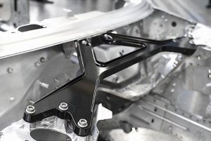 Abb. 11: Magnesium-Domstrebe als Montageteil mit KTL-  und Pulverlackierung am Audi A8
