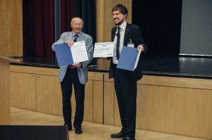 Den mit 3000 Euro dotierten Nasser Kanani-Preis erhielt Dr. Martin Leimbach von der TU Ilmenau für seine Arbeit über die Erzeugung qualitativ hochwertiger Chrom III-Schichten