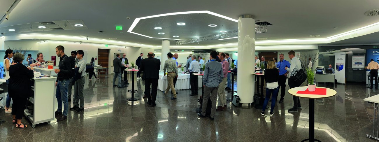 Die Konferenz wurde von einer Fachausstellung begleitet, an der sieben Unternehmen und Einrichtungen ihre Produkte präsentiert haben