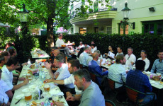 Das Konferenzdinner im traditionsreichen ‚Schweizerhaus‘ am Wiener Prater