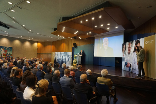 Ministerpräsident Winfried Kretschmann sendete eine Videogrußbotschaft