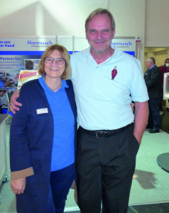 Abb. 6: Claudia Hannusch (Hannusch Industrieelektronik) und Michael Kasper (Vliessstoffe Kasper), seit 17 Jahren als Dreamteam zusammen auf den Messen