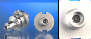 Abb. 1: Anwendungsbeispiel einer Druckglasdurchführung für einen metallischen Leiter. In der Detailansicht (rechts) ist der aufgeschmolzene Glaskörper erkennbar, der den Leiter heliumdicht umschließt