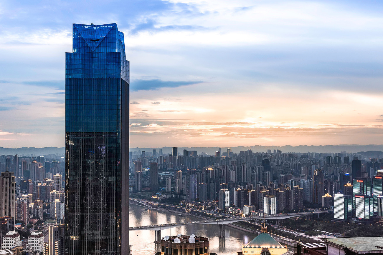 Die Europäische Kommission will zu große Abhängigkeiten von Handelspartnern reduzieren – auch und gerade von China (Bild: Skyline von Chongqing)
