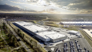 Abb. 3: Luftaufnahme der neuen Mercedes-Benz Batteriefabrik in Bibb County, Alabama mit bis zu 600 Arbeitsplätzen für den EQS SUV