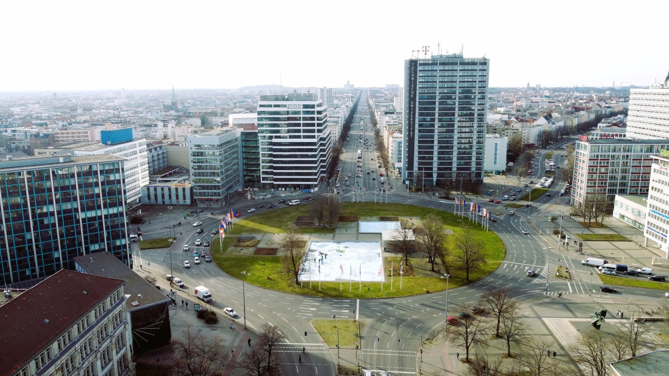 Ernst-Reuter-Platz in Berlin: Hier liegen im weiten Umfeld die verschiedenen Institute der Technischen Universistät; Bild: AdobeStock