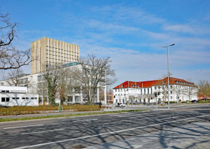 Universität Karlsruhe; Bild: Klaus Epple/AdobeStock