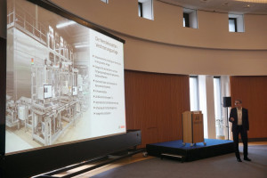 Dr. Pilaski gab Einblick in hochautomatisierte Beschichtungsanlagen bei Bosch, hier die sogenannte Wendekassettenverchromungsanlage