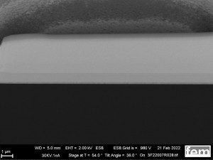 b) 20 nm homogene Polymerschicht, ITO