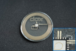 Abb. 4: Elektronikbauteil direkt angebunden an eine gedruckte NFC-Antennenstruktur. Es wird kein Lötprozess benötigt; Bild: Cicor Group